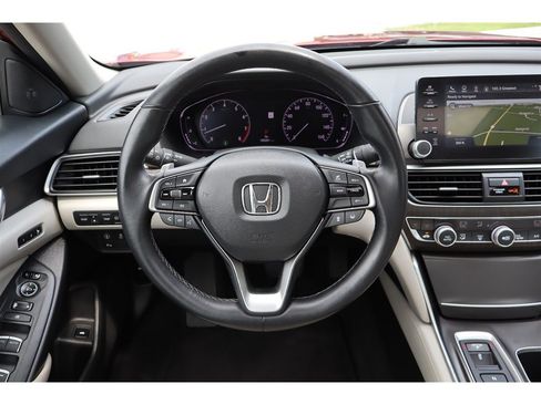 Used 2018 Honda Accord Touring image 10