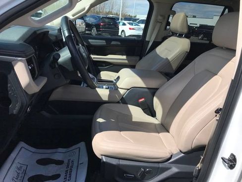 Used 2024 Ford Expedition Limited AWD/4WD image 15