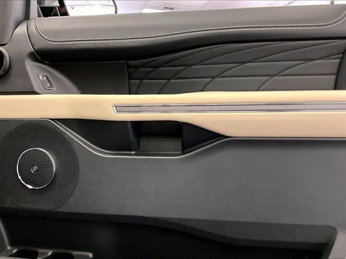 Used 2024 Ford Expedition Max Platinum image 23