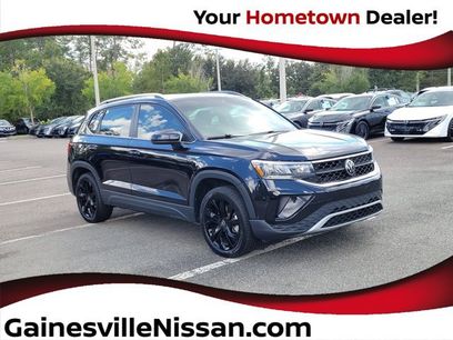 Used 2023 Volkswagen Taos SE w/ Panoramic Sunroof Package