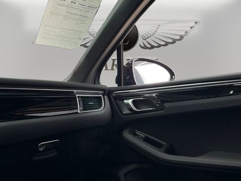 Used 2018 Porsche Macan image 19