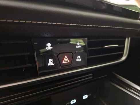 Used 2024 Volkswagen Atlas SE w/ Black Wheel Package FWD image 27