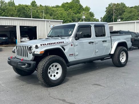 Used 2022 Jeep Gladiator Rubicon w/ Cold Weather Group AWD/4WD image 2