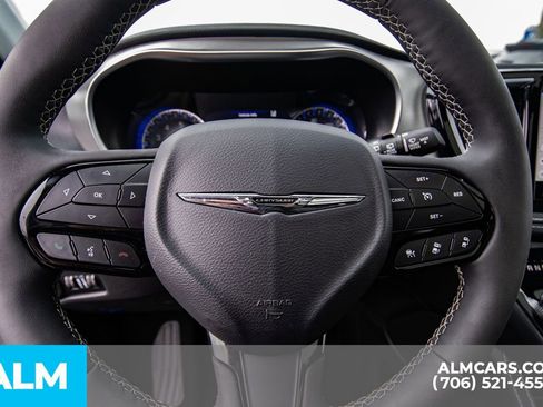 Used 2024 Chrysler Pacifica Limited w/ S Appearance Package image 24