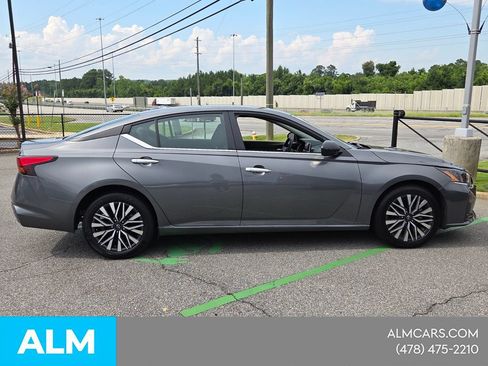 Used 2025 Nissan Altima 2.5 SV FWD image 16