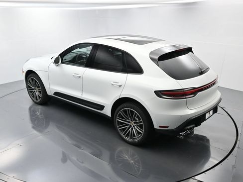 Certified 2025 Porsche Macan AWD/4WD image 34