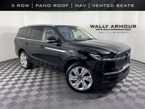 Used 2025 Lincoln Navigator Reserve AWD/4WD image 1