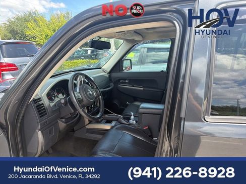 Used 2011 Jeep Liberty Limited w/ Comfort/Convenience Group AWD/4WD image 4