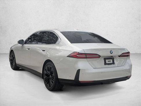 Used 2024 BMW 530i w/ Convenience Package RWD image 7