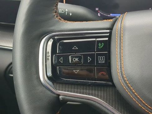 Used 2025 Jeep Grand Wagoneer Series III w/ Rear Seat Video Group 1 AWD/4WD image 33