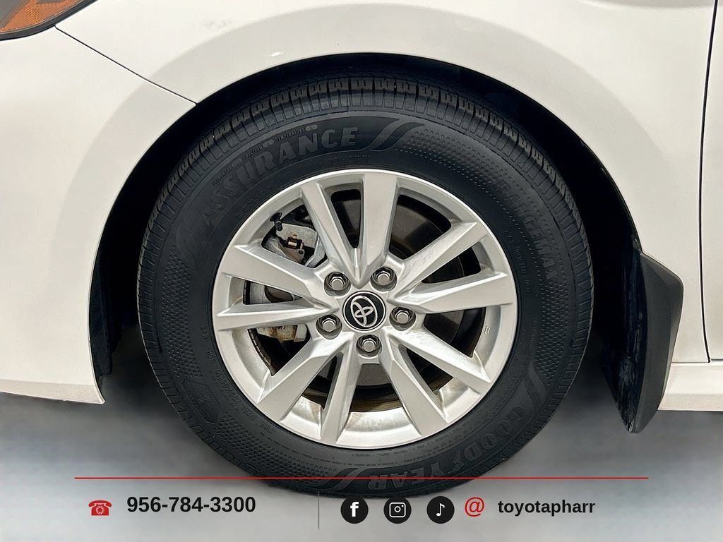 Used 2025 Toyota Camry LE w/ Convenience Package FWD image 28