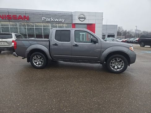 Used 2021 Nissan Frontier SV image 8