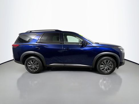 Used 2024 Nissan Pathfinder SV AWD/4WD image 3