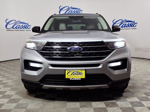 Used 2020 Ford Explorer XLT w/ Equipment Group 202A image 3