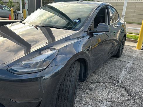 Used 2024 Tesla Model Y Long Range RWD image 4