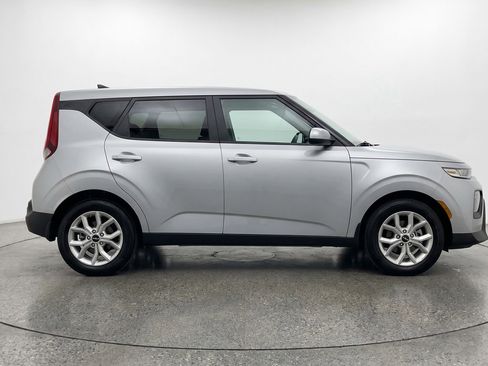 Used 2025 Kia Soul LX w/ LX Technology Package FWD image 11