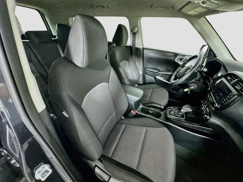 Used 2025 Kia Soul LX w/ LX Technology Package FWD image 29
