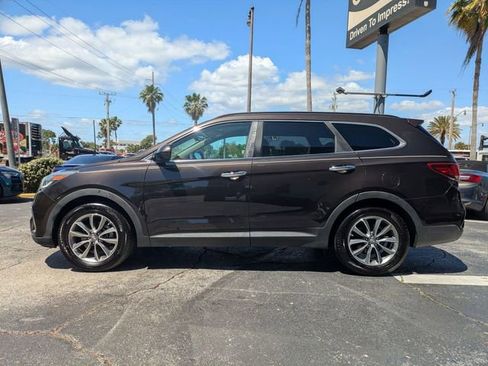 Used 2017 Hyundai Santa Fe SE FWD image 8