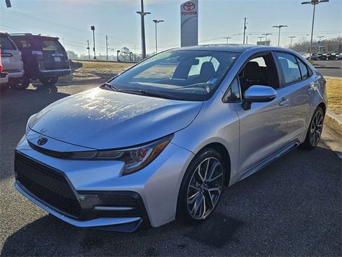 Used 2022 Toyota Corolla SE image 3