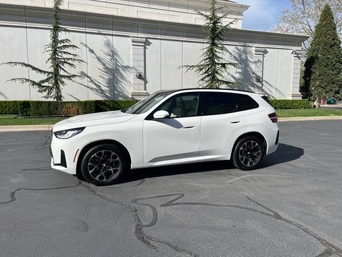 Used 2025 BMW X3 xDrive30i AWD/4WD image 2