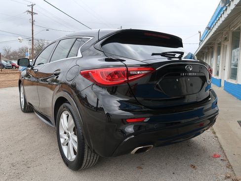 Used 2017 INFINITI QX30 image 7