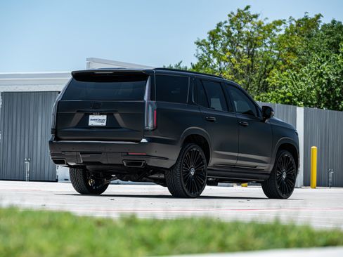 Used 2026 Cadillac Escalade Platinum Sport w/ LPO, ONYX Package AWD/4WD image 9