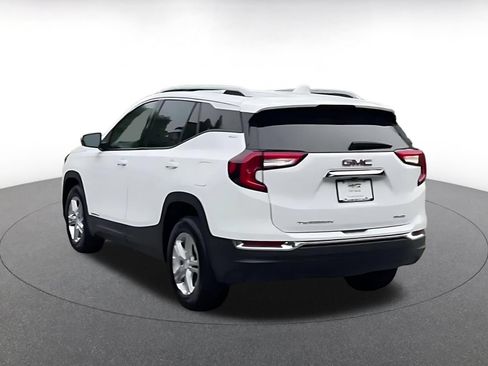 Used 2024 GMC Terrain SLT AWD/4WD image 11