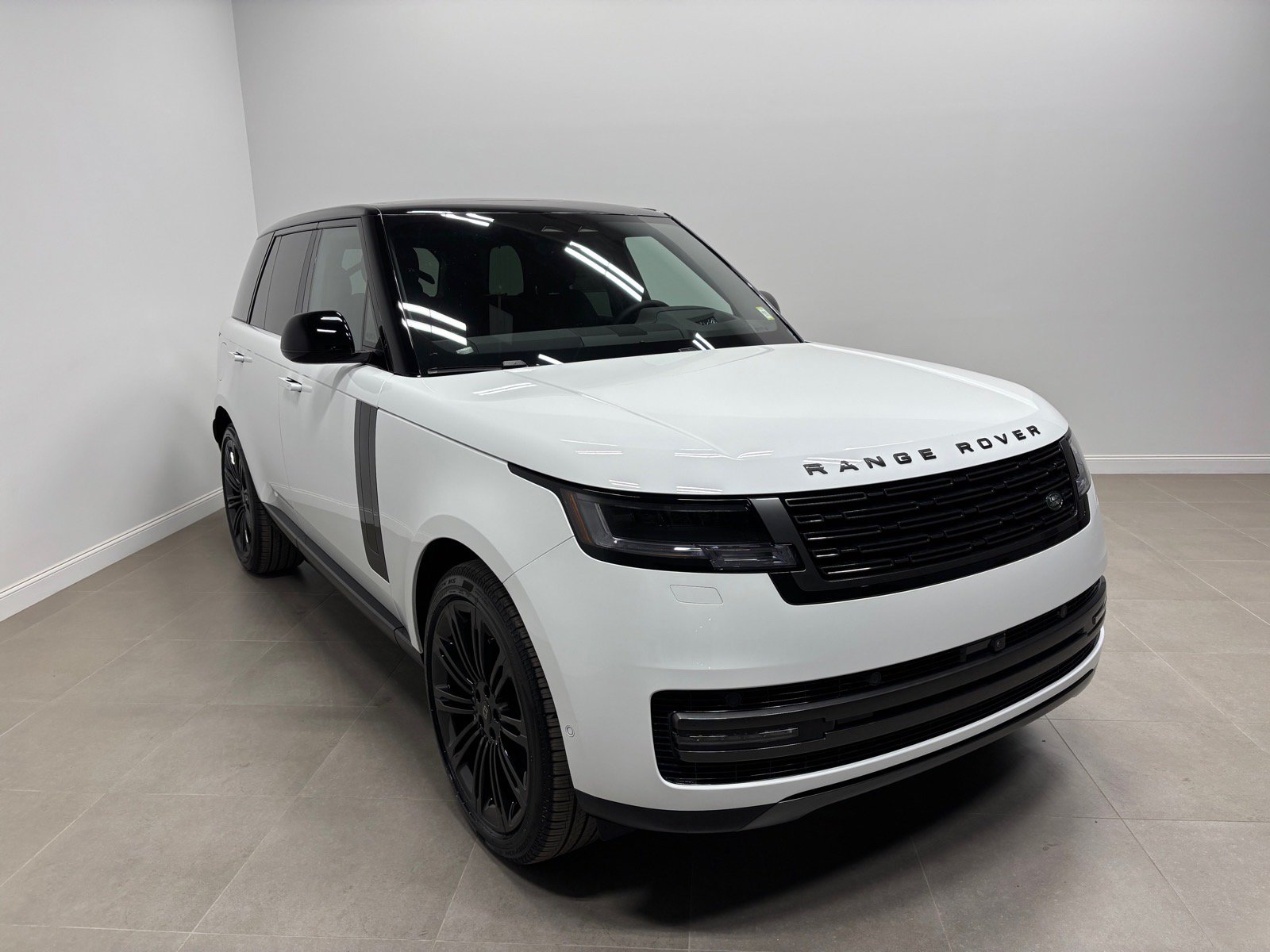 Used 2026 Land Rover Range Rover SE AWD/4WD image 4