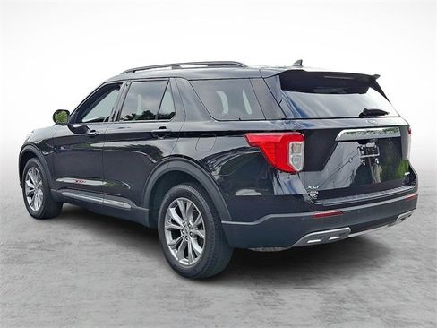 Certified 2022 Ford Explorer XLT w/ Equipment Group 202A image 4