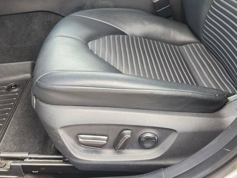Used 2020 Toyota Camry SE FWD image 18