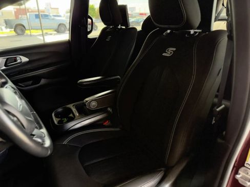 Used 2021 Chrysler Pacifica Touring w/ Uconnect Theater Family Group image 13