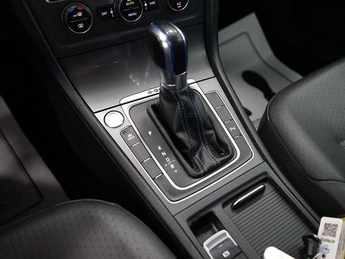 Used 2016 Volkswagen e-Golf SEL Premium image 40