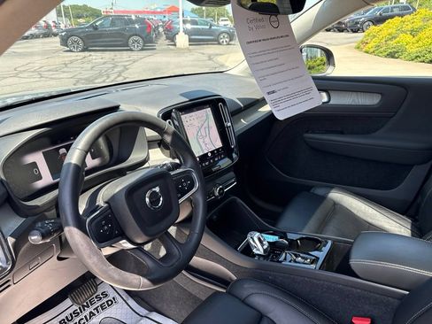 Certified 2023 Volvo XC40 B5 Plus w/ Driver Assist Package AWD/4WD image 16