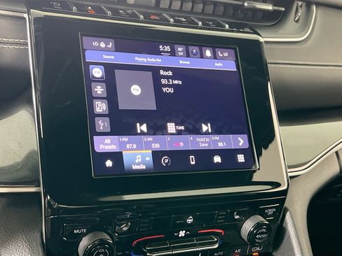 Used 2023 Jeep Grand Cherokee L Laredo image 14