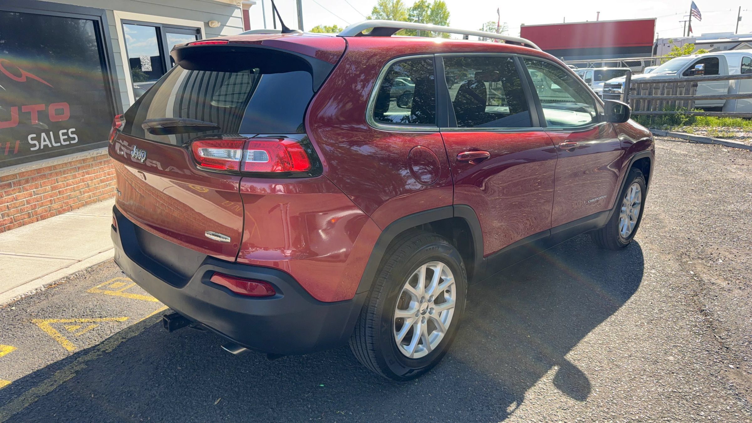 Used 2014 Jeep Cherokee Latitude w/ Cold Weather Group AWD/4WD image 5