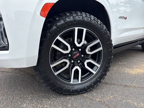 Used 2022 GMC Yukon AT4 AWD/4WD image 2