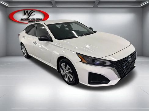 Used 2024 Nissan Altima 2.5 S FWD image 3