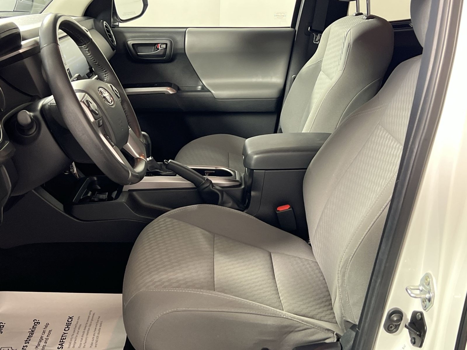 Used 2022 Toyota Tacoma SR5 w/ SR5 Appearance Package (SM) AWD/4WD image 13