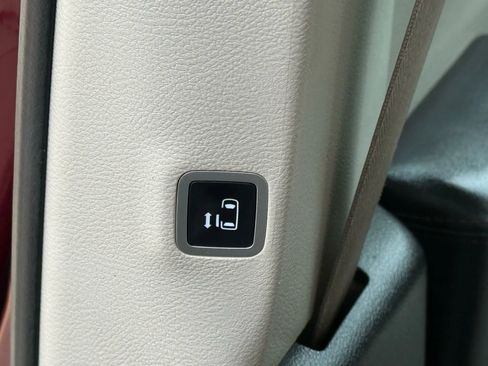 Used 2020 Chrysler Pacifica Limited image 25