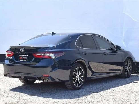 Used 2021 Toyota Camry SE FWD image 5