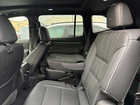 Used 2025 Buick Enclave Avenir w/ Super Cruise Package image 26