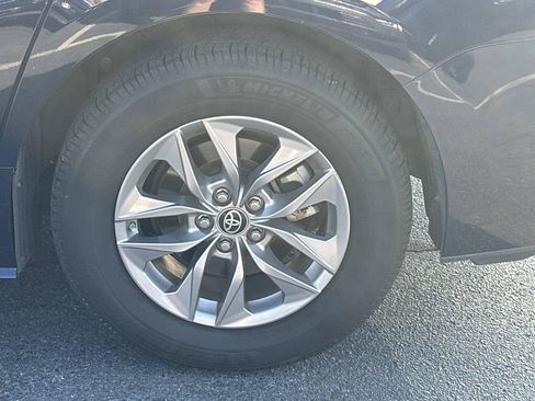 Used 2021 Toyota Sienna XLE FWD image 11