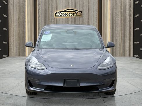 Used 2023 Tesla Model 3 Standard Range image 3