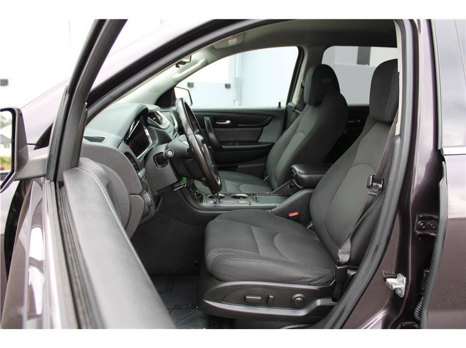 Used 2015 Chevrolet Traverse LT w/ Style and Technology Package FWD image 8