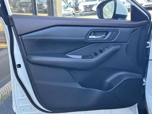 Used 2023 Nissan Rogue SL w/ SL Premium Package image 14