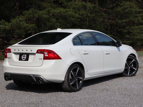 Used 2016 Volvo S60 T5 R-Design FWD image 3