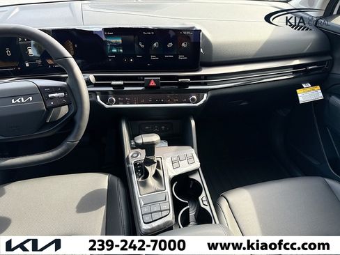 New 2026 Kia Sportage EX FWD image 16