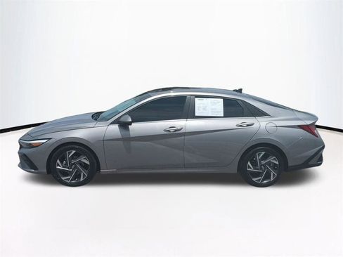 Used 2024 Hyundai Elantra SEL w/ Convenience Package FWD image 8
