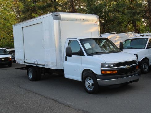Used 2022 Chevrolet Express 3500 w/ Power Convenience Package RWD image 21