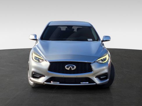 Used 2019 INFINITI QX30 image 2